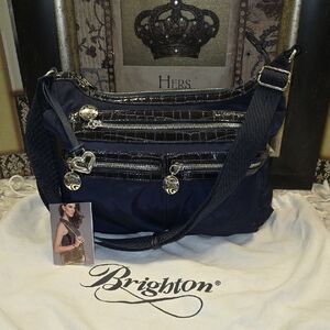 NWOT. BRIGHTON NAVY BLUE NYLON BAG W/LEATHER TRIM & WIDE ADJUSTABLE STRAP
